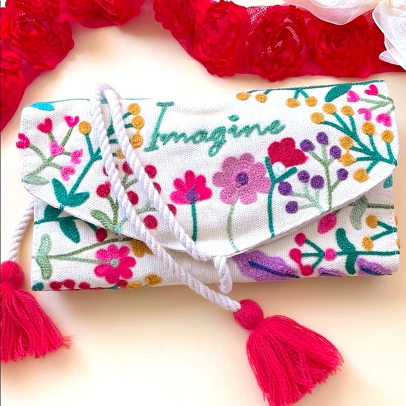 New ! Sundance Floral Embroidered Jewelry Organizer Retail $40. - Picture 2 of 3